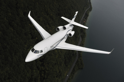Comparison of Luxury Air Travel: Private Jet, First Class, and Air Taxi